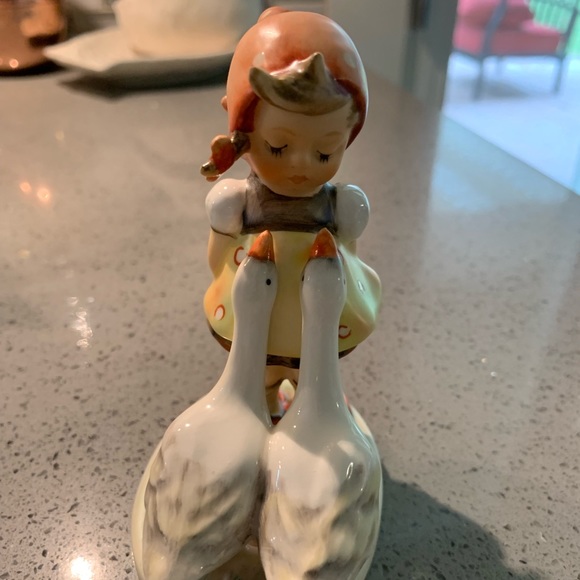 Goose Girl-Lisette by Hummel, Goebel Germany. - Picture 2 of 6